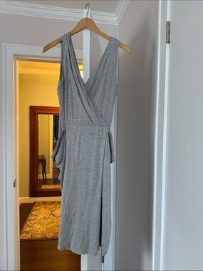 Chelsea & Theodore Grey Sleeveless Wrap-Front Midi Dress rayon size L